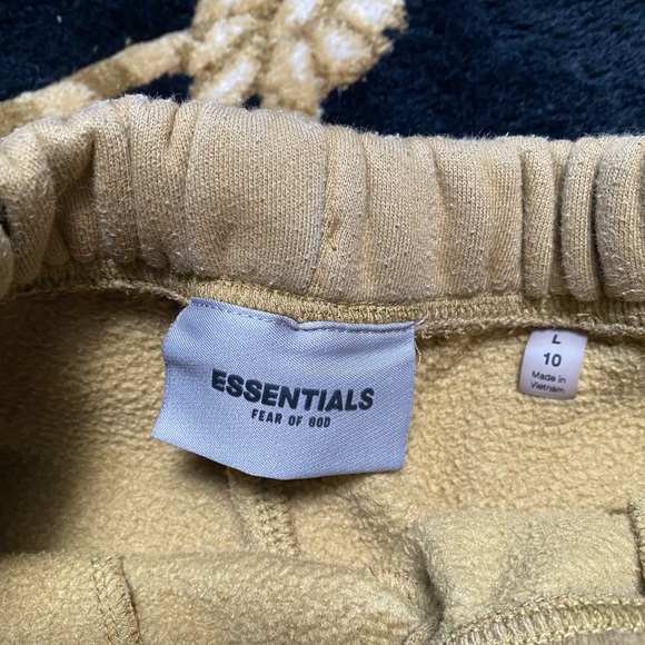 Authentic Fear of God Essentials toffee drawstring shorts unisex - Picture 6 of 8